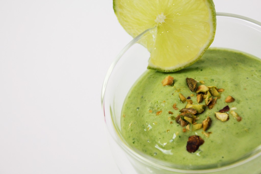 Green bomb smoothie spinach avocado healthy delliedelicious